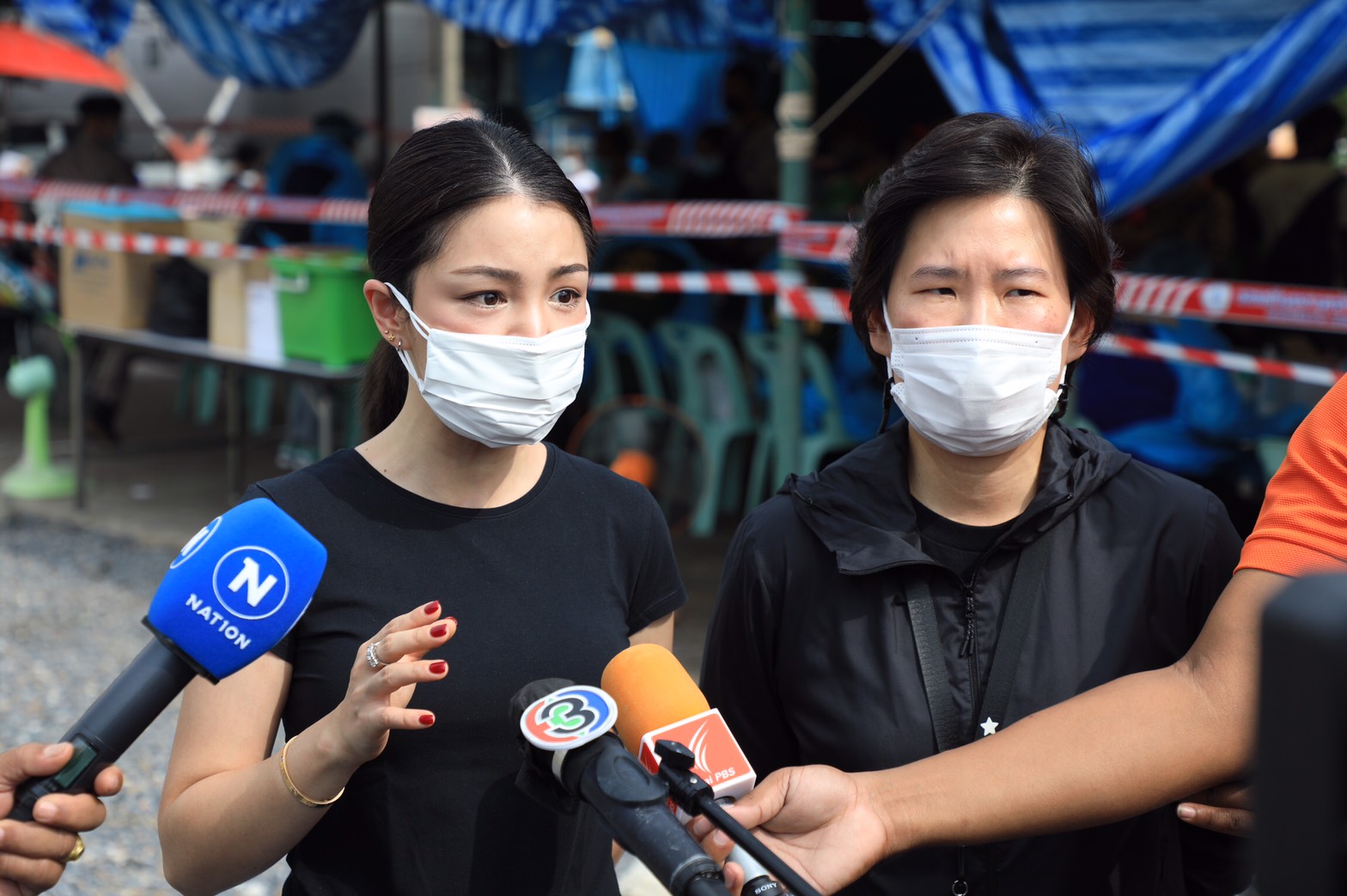" ฐิติภัสร์" ควง "มาดามเดียร์"  ลงพื้นที่เยี่ยมการตรวจโควิด วอนรัฐเร่งค้นหาผู้ติดเชื้อในชุมชนแออัด
