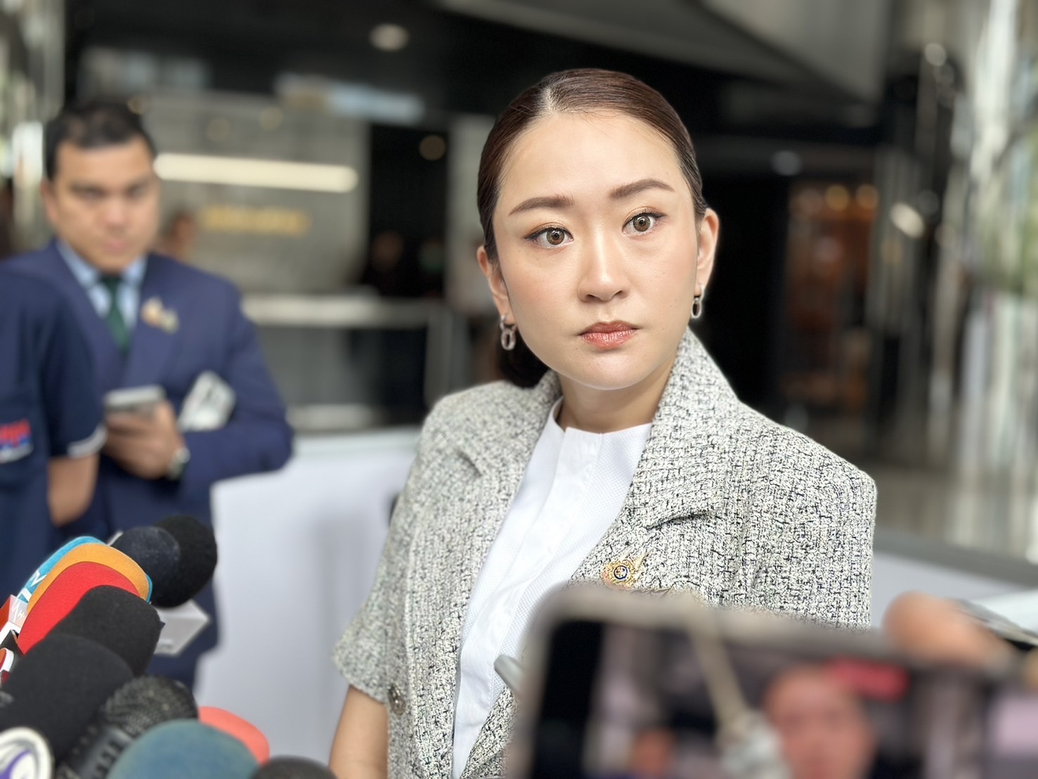 นายกฯ มั่นใจแจกเงินหมื่นยังเป็นพายุหมุนกระตุ้นศก. ชี้ มีหลายโครงการคู่ขนาน ไม่สนข้อครหาอยู่ไม่ถึงปี 