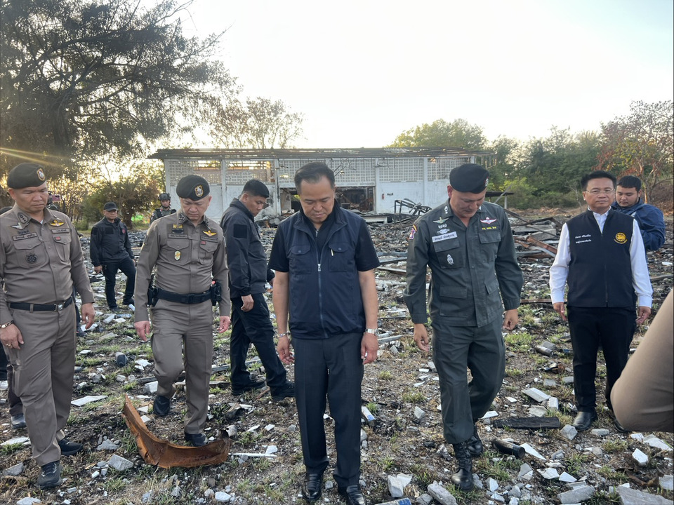 “อนุทิน” ลุยตรวจคลังสรรพาวุธ ตชด.21 หลังไฟไหม้ปะทุ สั่งเคลียร์ระเบิดตกค้าง-รายงานความเสียหายละเอียด
