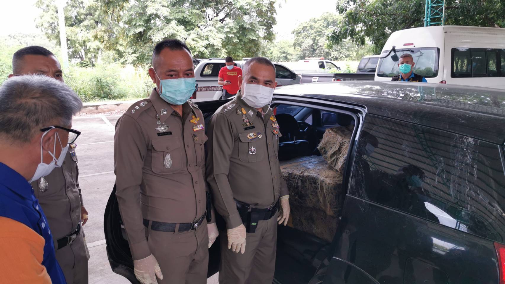 ตำรวจลพบุรี ร่วมกับสืบนครบาล จับยาไอซ์ล็อตใหญ่ 450 กก.
