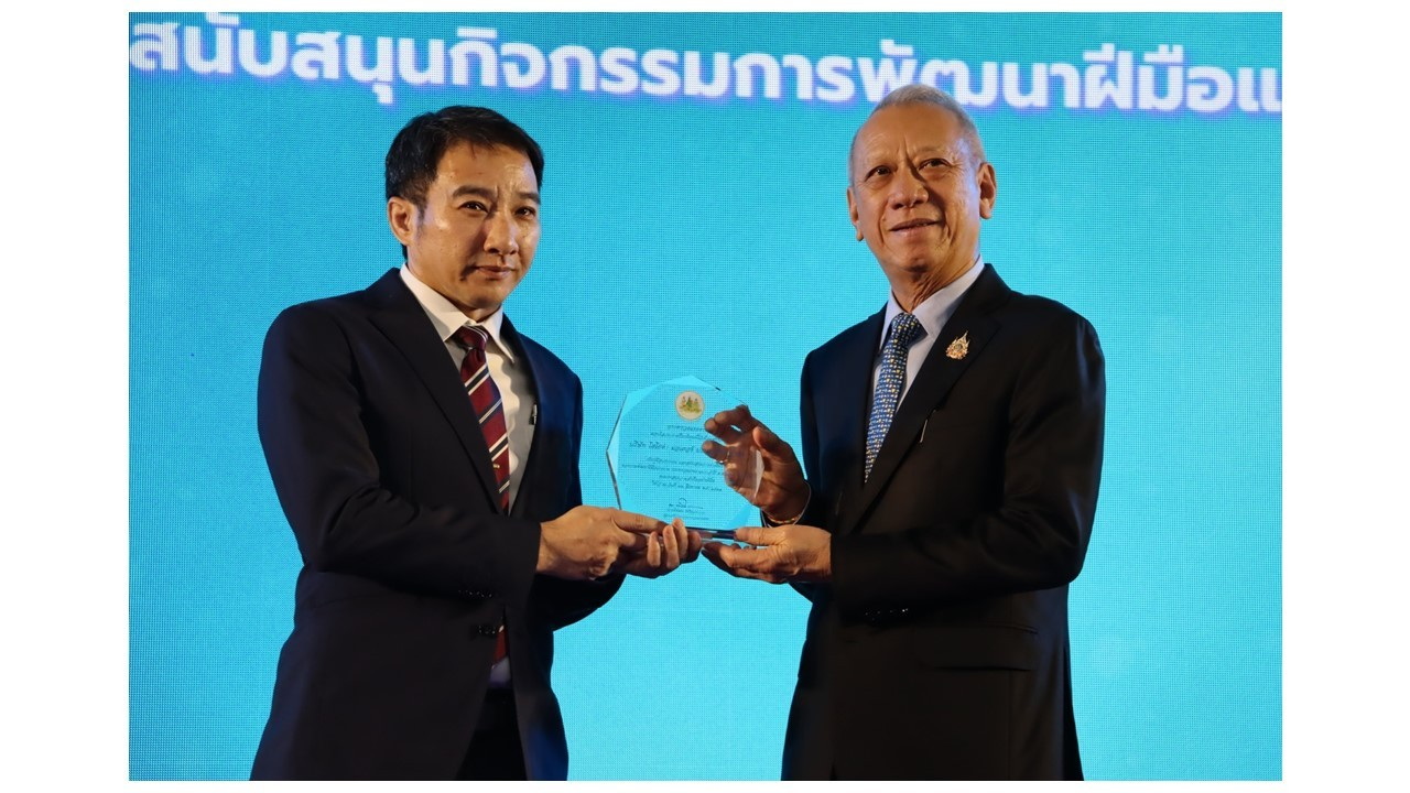 โตโยต้ารับโล่เครือข่ายพัฒนาฝีมือแรงงาน