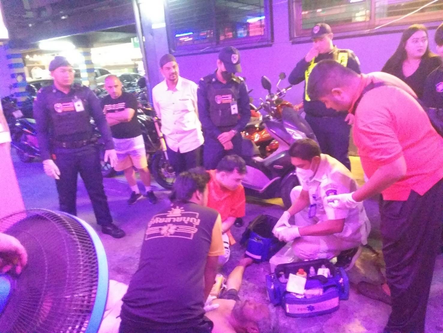 กู้ภัยพัทยาสุดยื้อ นักท่องเที่ยววูบดับ กลางวอล์คกิ้งสตรีท