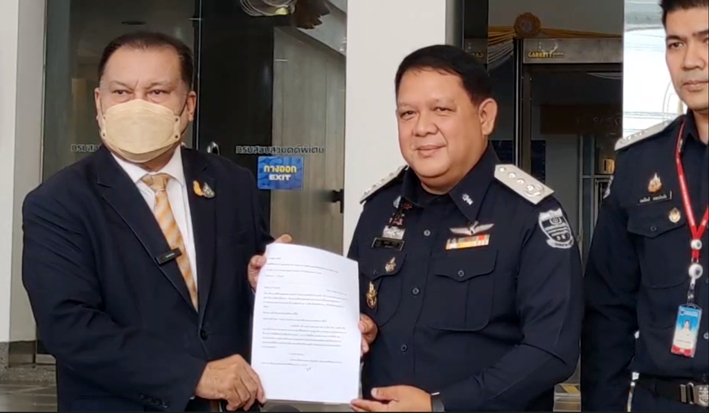 "สนธิญา" ยื่นดีเอสไอพิจารณารับคดี "แม่ตั๊ก-ป๋าเบียร์" เป็นคดีพิเศษ