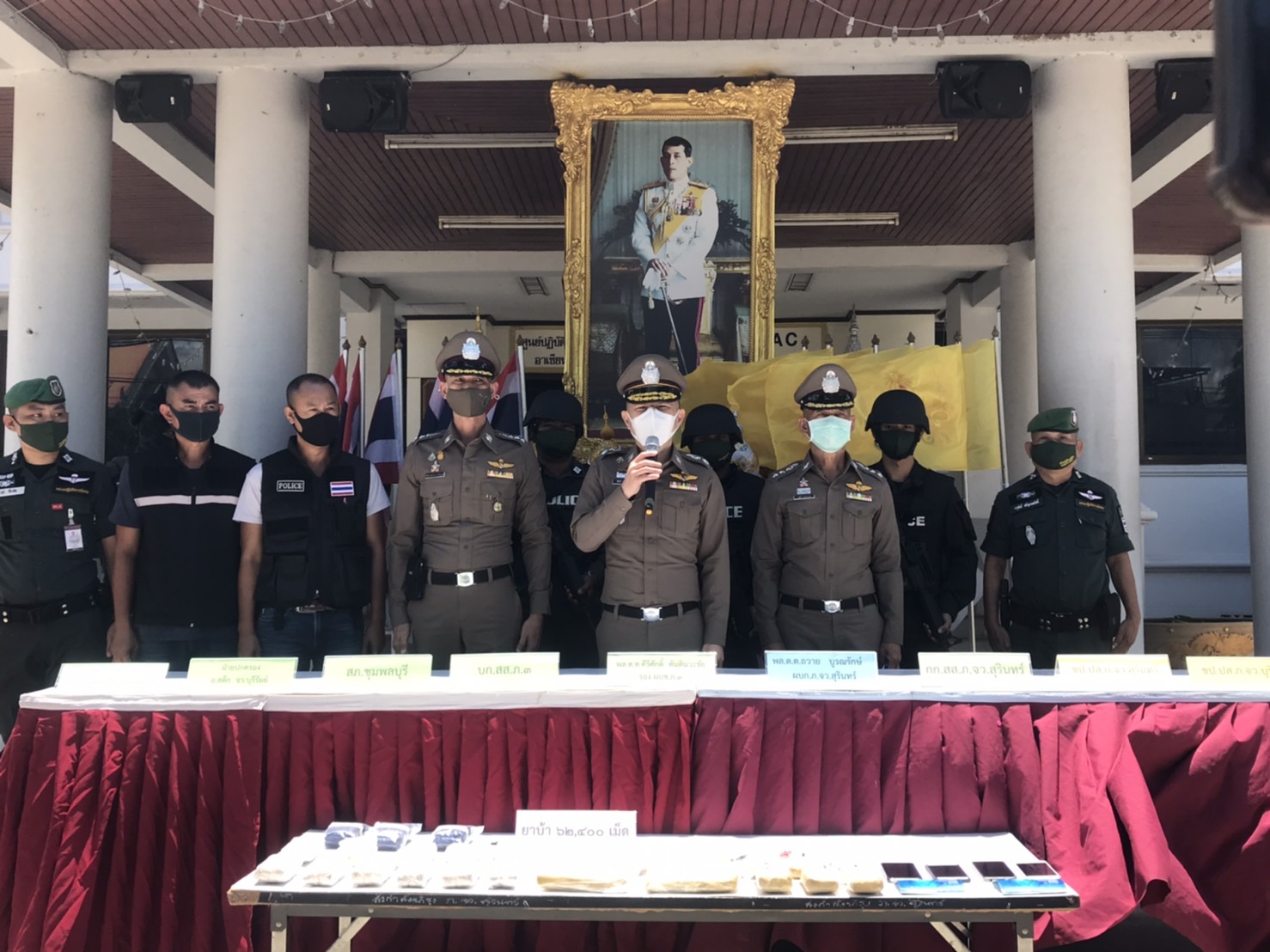 รอง ผบ.ช.ภ3 แถลงขยายผลจับกุมเครือข่ายยานรกข้ามชาติ พร้อมผู้ต้องหา8ราย-ยาบ้า6.2หมื่นเม็ด 