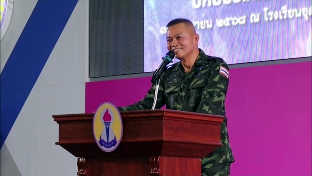 กรี๊ดสนั่นหอประชุม!! "แม่ทัพกุ้ง" โชว์ลูกคอเพลงมนต์แคนแก่นคูณ "คิดฮอดทุกคน"