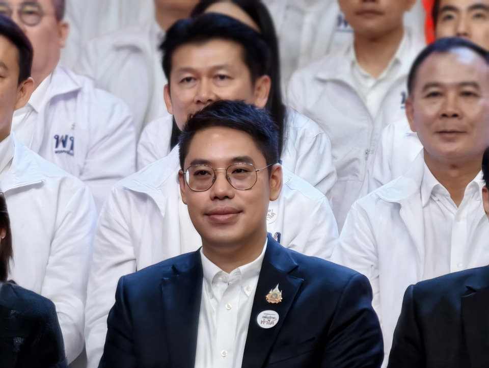สกู๊ปการเมือง : เจาะโปรไฟล์ “รวิศ สอดส่อง” คลื่นลูกใหม่เพื่อไทย จากนักธุรกิจร้อยล้าน สู่มือทำงานการเมือง
