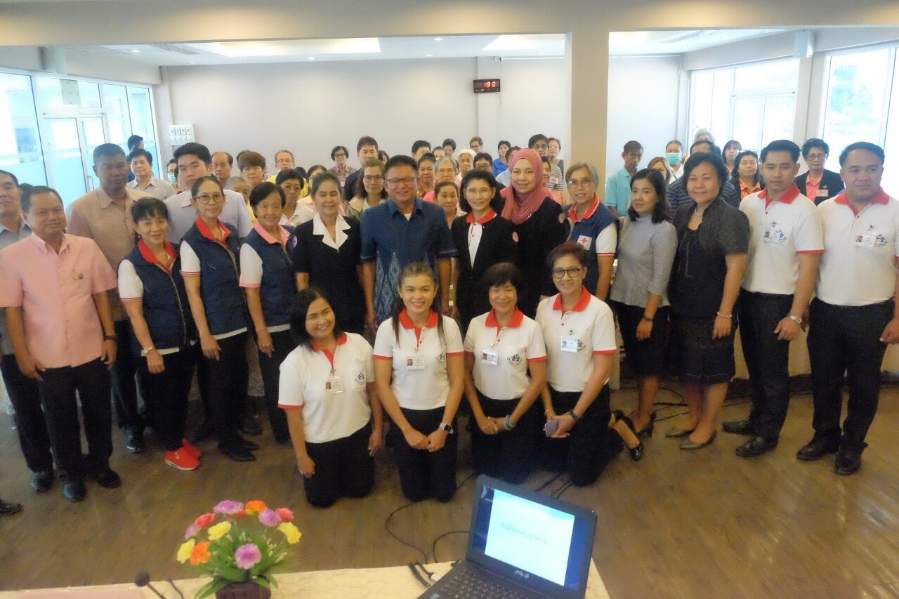 ผู้ว่าฯอ่างทอง เปิดการอบรมโครงการพัฒนาอาสาสมัครสภากาชาดไทย หลักสูตร "การดูแลตนเองของผู้สูงอายุ" 
