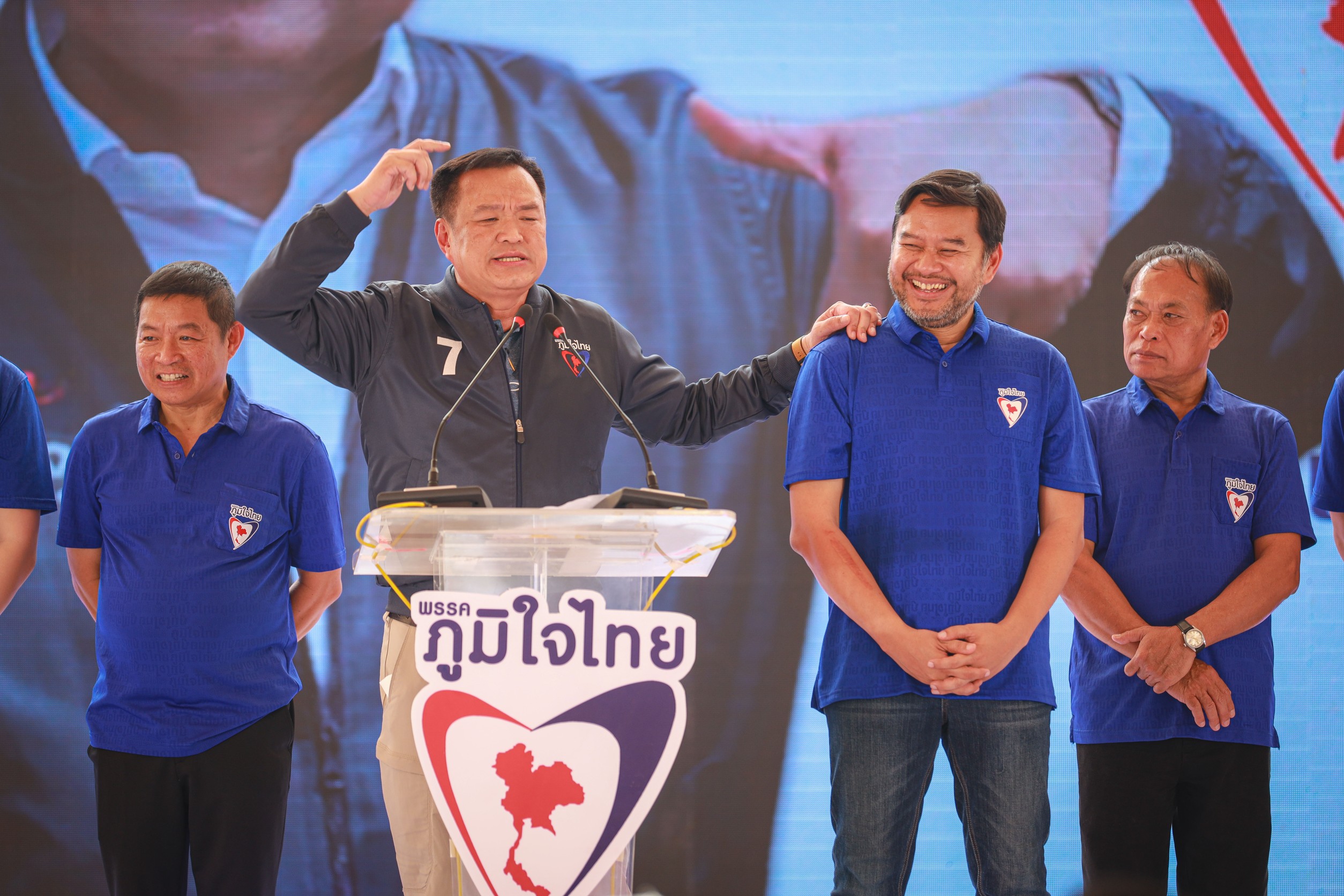  "อนุทิน" ปลื้มชาวเชียงรายต้อนรับแน่น ชูสโลแกนไม่ขายฝัน "อู้แล้วยะ พูดแล้วทำ" 