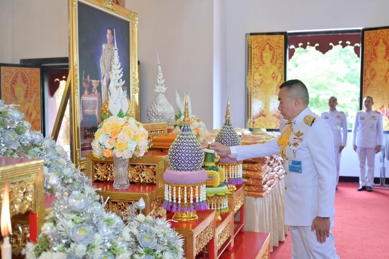 "ผู้การยิ้ม" นำกรรมการมูลนิธิดอยเวียงแก้ว และศิษยานุศิษย์ "ครูบาบุญชุ่ม"  ร่วมพิธีเจริญพระพุทธมนต์ เพื่อถวายเป็นพระราชกุศลวันมหามงคล