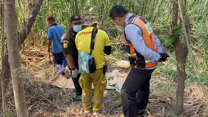 หนุ่มขับรถบริษัทเครียด ขับรถไปชนไม่มีเงินจ่ายค่าเสียหาย เครียดผูกคอตาย