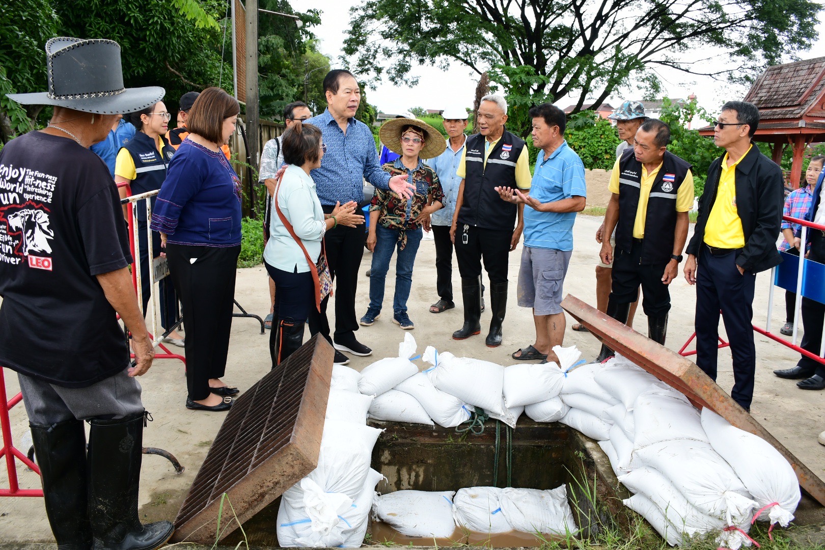 นายกวันชัย” ห่วงใยพี่น้องชุมชนริมน้ำกก ตรวจ ป้องกัน เตรียมความพร้อมช่วยเหลือ 24 ชั่วโมง 