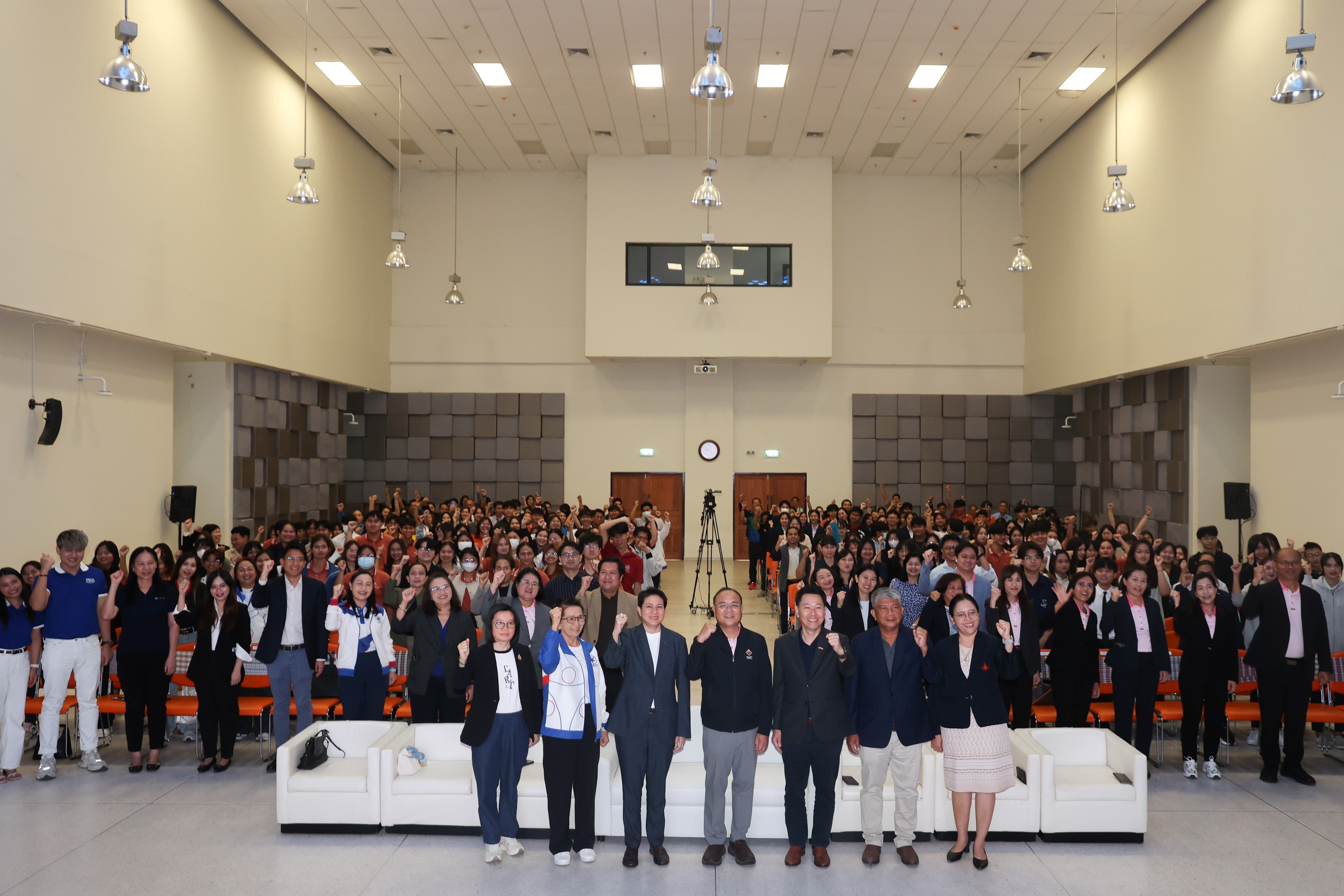 สมาคมประกันชีวิตไทยร่วม 2 โครงการใหญ่ OIC: Be Smart First Jobber ปีที่ 4 และ มอบตราสัญลักษณ์ “ร้านอาหารอุ่นใจ มีประกันภัยคุ้มครอง” จังหวัดขอนแก่น