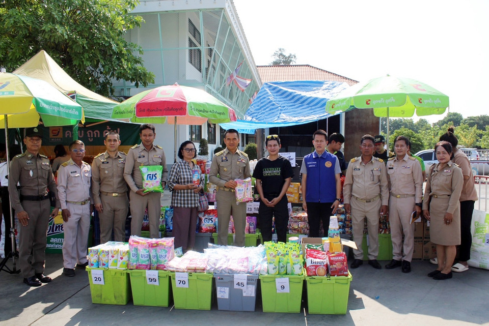 ด่านช้างจัด “ไทยช่วยไทย” ลดค่าครองชีพ สินค้ากว่า 3,000 รายการ-กระตุ้นเศรษฐกิจชุมชน