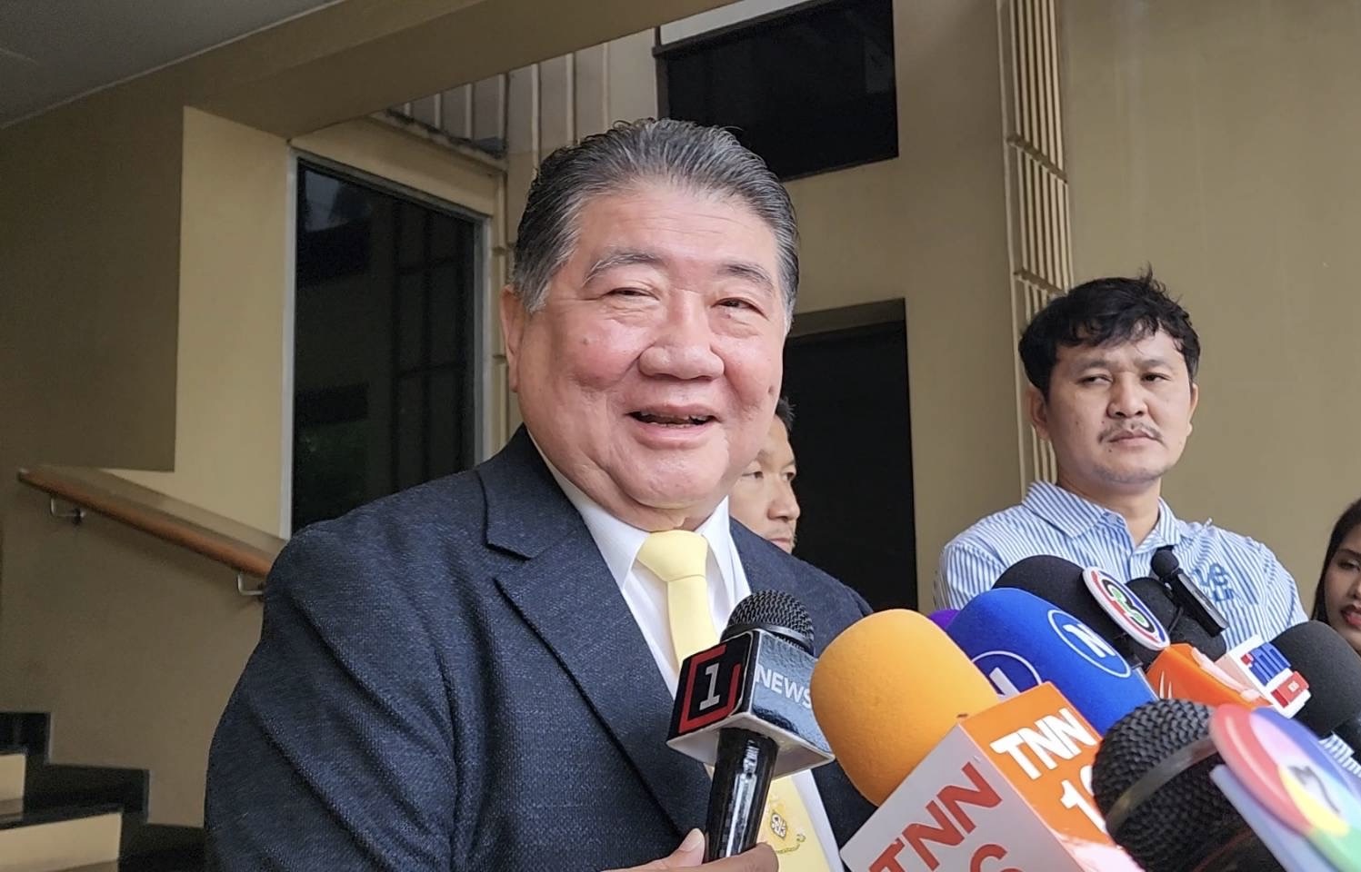“ภูมิธรรม”  ปัดร่วมวงเคลียร์ใจ “อนุทิน-สมศักดิ์” มอง ”นายกฯ“ สั่งนำกัญชากลับไปเป็นยาเสพติดไม่ใช่เรื่องการเมือง