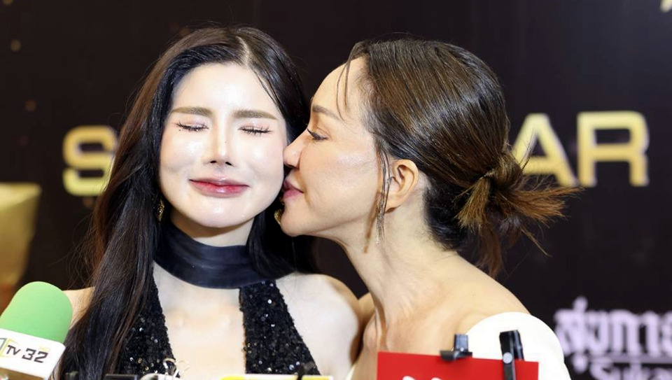 หวานออกสื่อ!!! "ดี้-เกลิน" ชวนแฟนๆ ดูตอนจบซีรีส์แนวตั้ง "ปานดวงใจ Signature" 