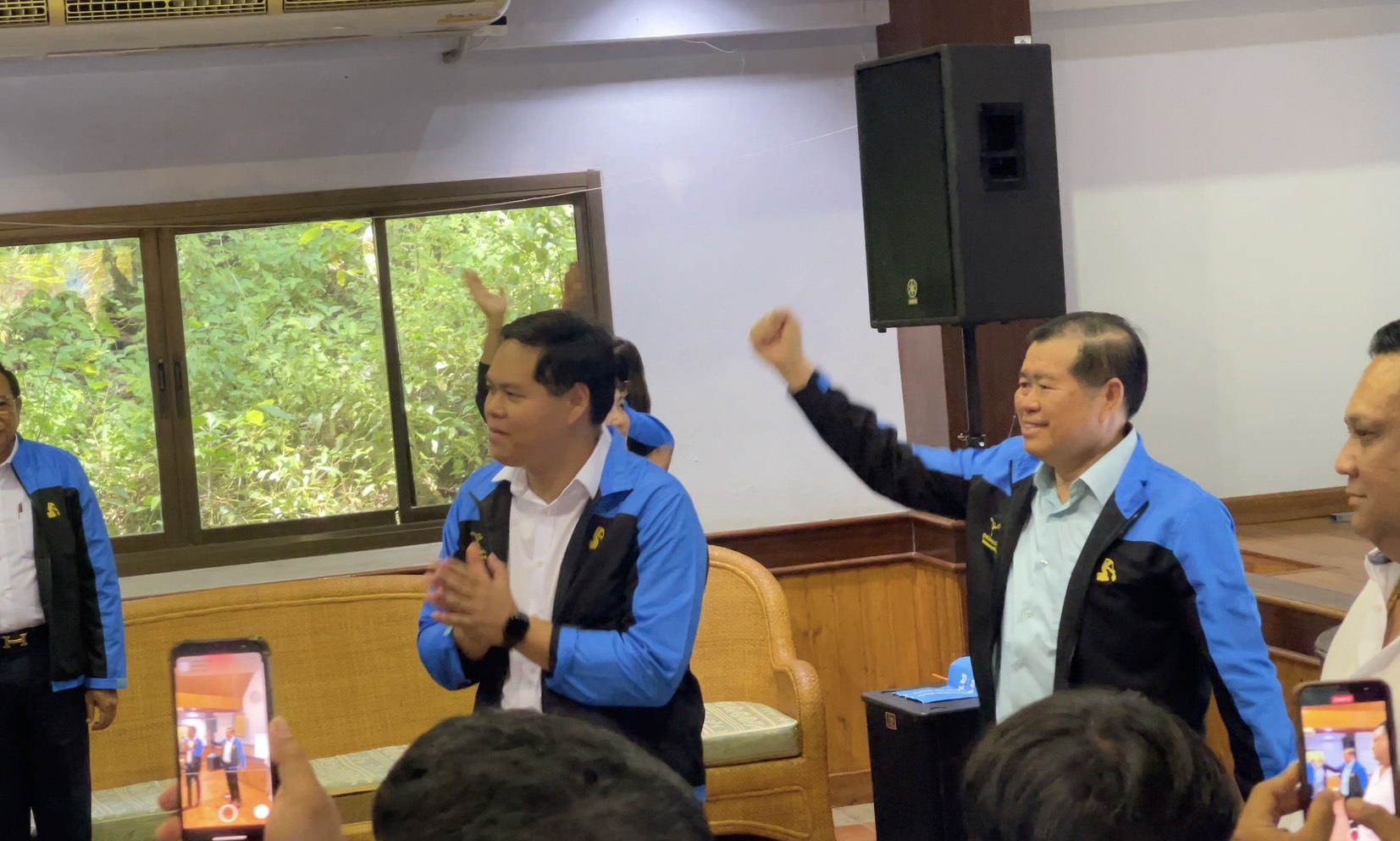 "นิพนธ์" ควง "มาดามเดียร์-สรรเพชญ" พบกลุ่มสตรีสงขลา ย้ำ "ประชาธิปัตย์" ไม่มีวันตาย ไม่ดีจริง อยู่มาไม่ได้ 77ปี 