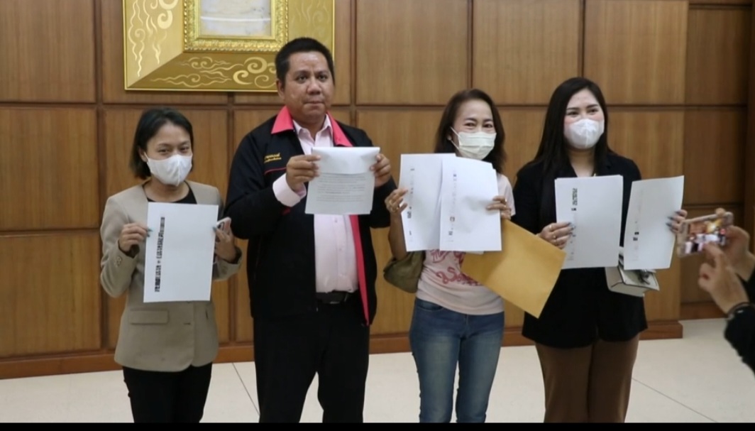 'ทนายรณรงค์' พาผู้เสียหายบุกร้อง กกต. ถูกหัวหน้าพรรคการเมือง เบี้ยวค่าหวยใต้ดิน กว่า 1 ล้าน