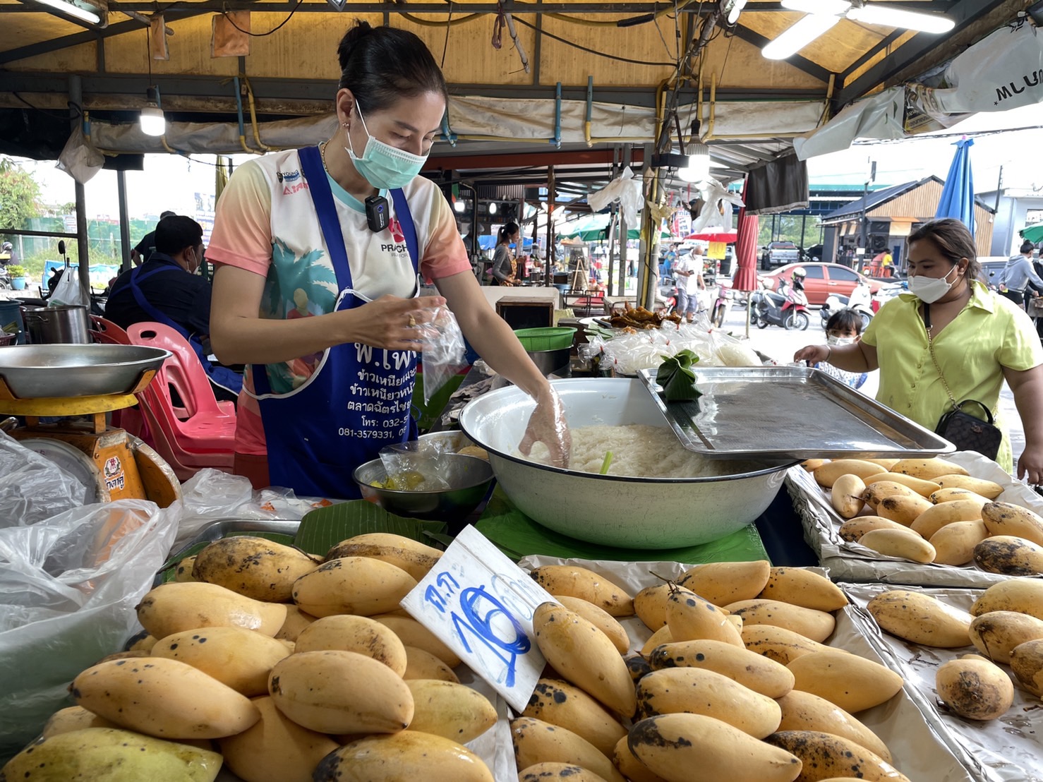 กระแสข้าวเหนียวมะม่วงฟีเวอร์ร้านพ.ไพลิน หัวหิน  สุดอึ้งขายหมดภายใน 1 ชม.