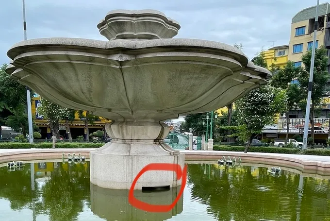 พบศพชายลอยอืดในบ่อน้ำพุวงเวียน22  