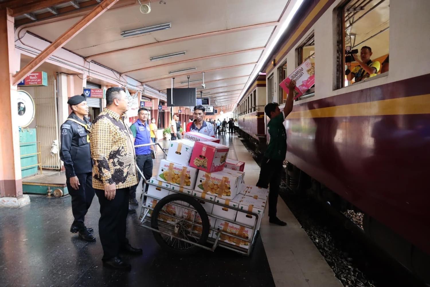 "สุริยะ" มอบ "รฟท." เปิดขนส่งผลไม้ทางรถไฟราคาพิเศษ สนับสนุน - ลดต้นทุนให้พี่น้องเกษตรกรชาวสวน 3 จ.ชายแดนใต้ ผลไม้