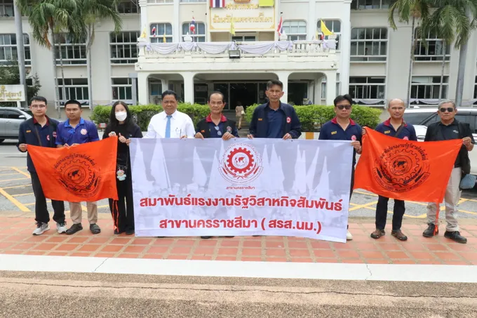 สรส.โคราช ยื่นหนังสือถึงนายกฯ ค้าน "สูตร CARE" ชี้อุ้ม ม.39 แต่สะเทือน ม.33 กว่า 12 ล้านคน จี้เบรกมติ ครม. ด่วน