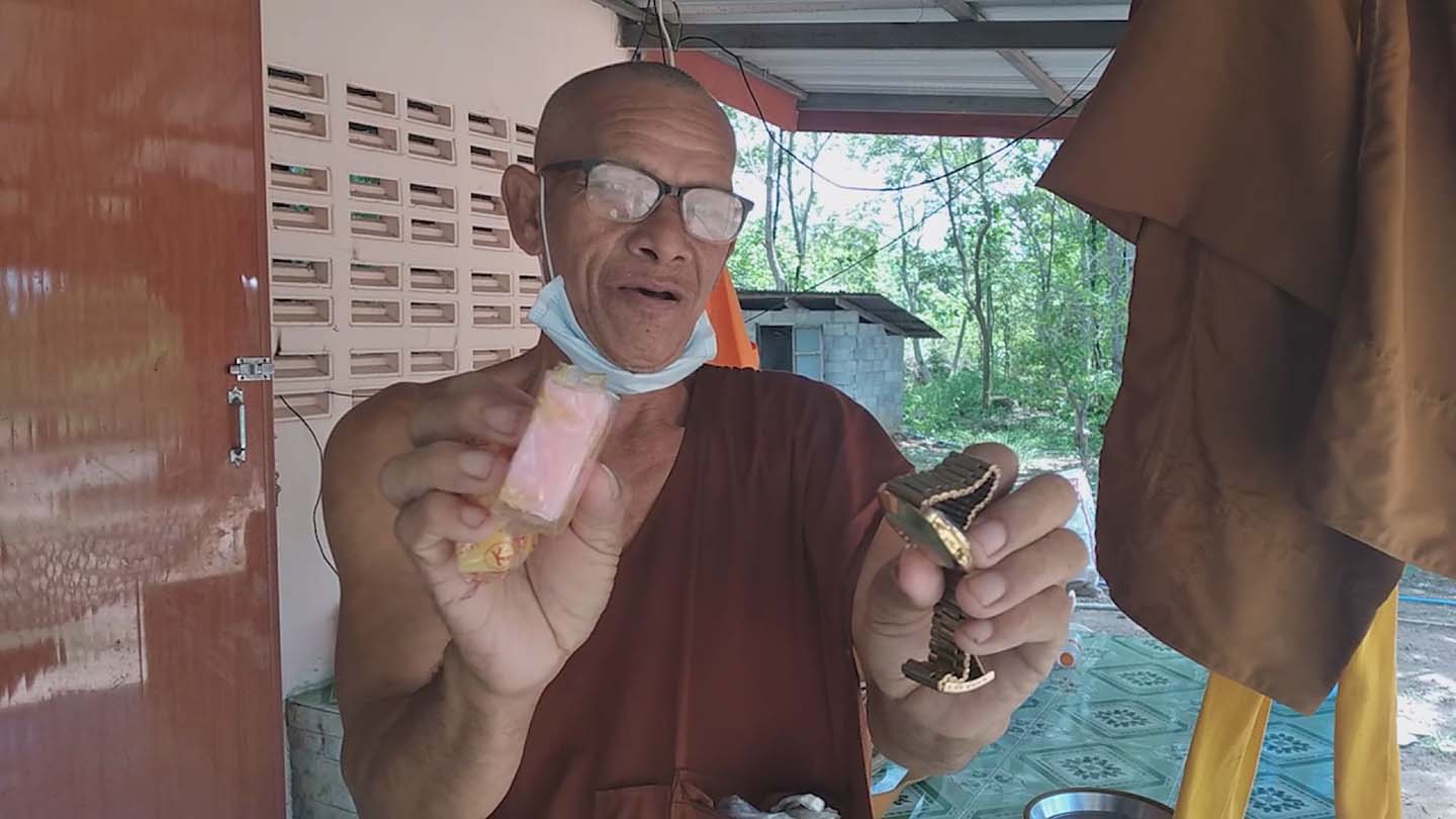 แก๊งต้มตุ๋นออกอาละวาด หลอกคนในหมู่บ้านพร้อมพระสงฆ์ สูญเงินหลายพัน