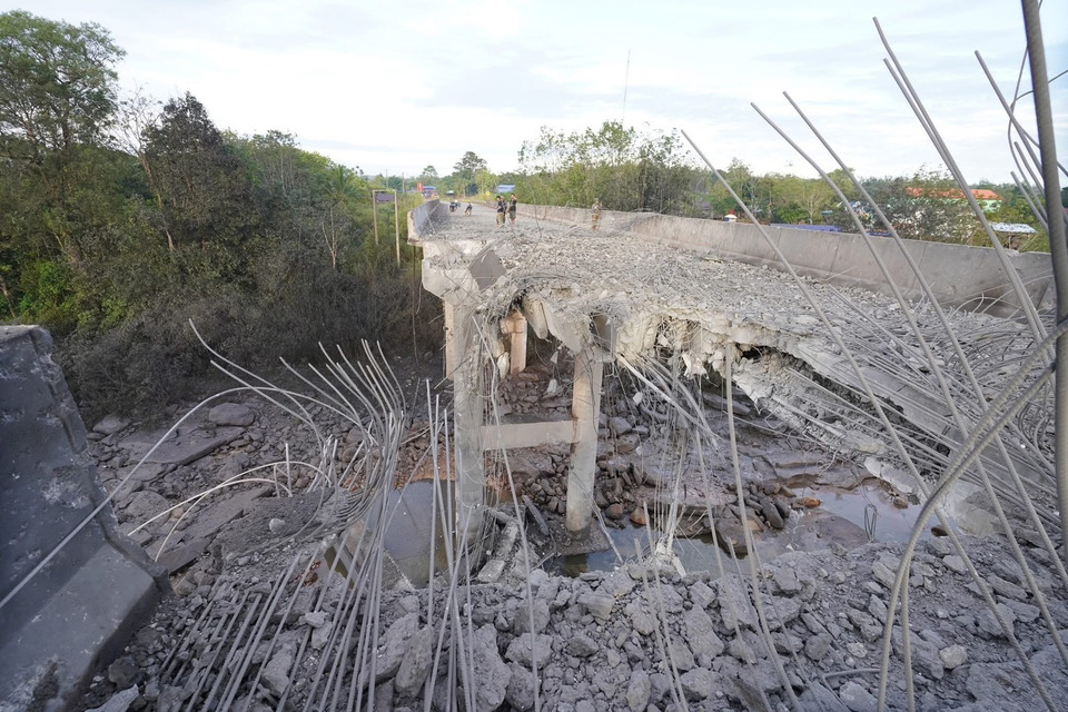 F-16 ทิ้งระเบิด 3 ครั้ง ทำลายสะพาน "จัยจุมเนี้ยะ"  หลังพบเสริมกำลัง-อาวุธชิดชายแดนตราด