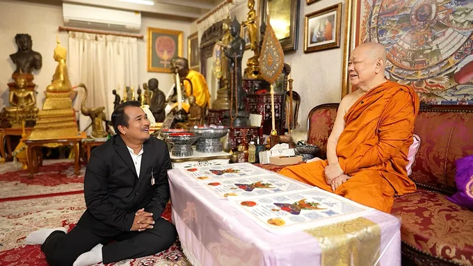 “เดอะ เซียน ON TV” พาชมพิธีมหาพุทธาภิเษก “ผ้ายันต์มนุษย์ทันกาลเวลา รวยทันโลก”