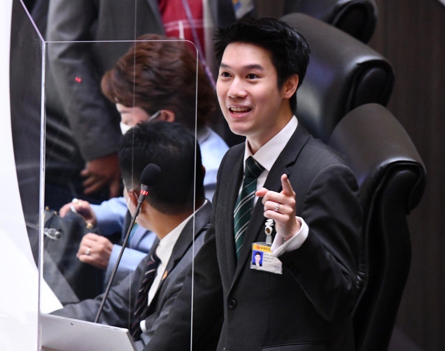 "หมอวาโย" เหน็บ "อนุทิน" เปิดรับความรู้ใหม่ทางการแพทย์ อย่ายึดติด "ฟาวิพิราเวีย" 