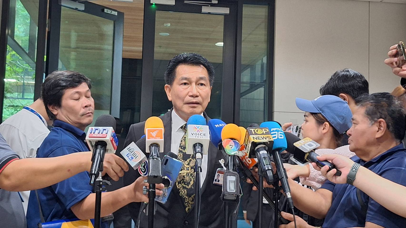 "วิป 3 ฝ่าย" ป่วน ! สุดท้ายไม่เพิ่มไม่ลด "ฝ่ายค้าน" 22 ชม.รมต.ตอบเต็มที่ “พิเชษฐ์” บอกให้สภาฯเดินต่อได้