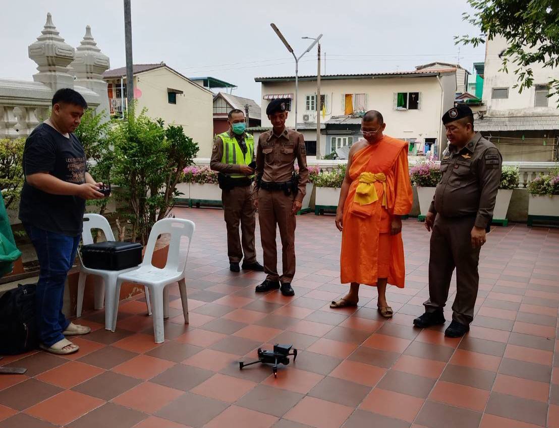 สน.ภาษีเจริญ ฝึกคุมโดรนสะสมชั่วโมงบิน ร่วมภารกิจรักษาความปลอดภัยในวัดปากน้ำ