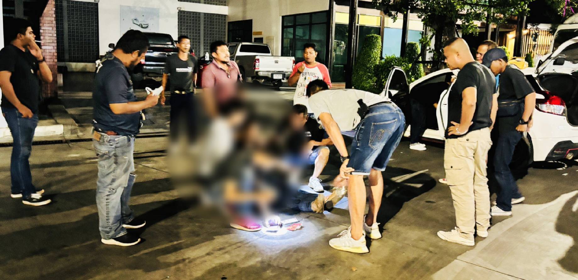 ตชด.434 พัทลุงรวบหนุ่มใหญ่ลักลอบขนยาบ้าคาปั๊มน้ำมัน