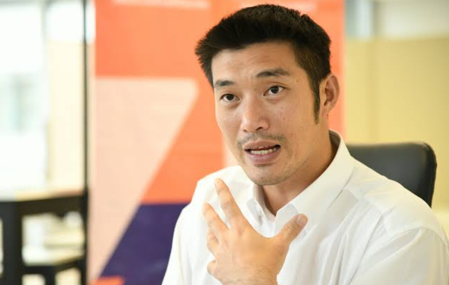 'ธนาธร’ ดักคอ 'ประยุทธ์' อย่าหนีเวทีดีเบต ให้กล้าขึ้นประชันวิสัยทัศน์กับแคนดิเดตนายกฯพรรคอื่น