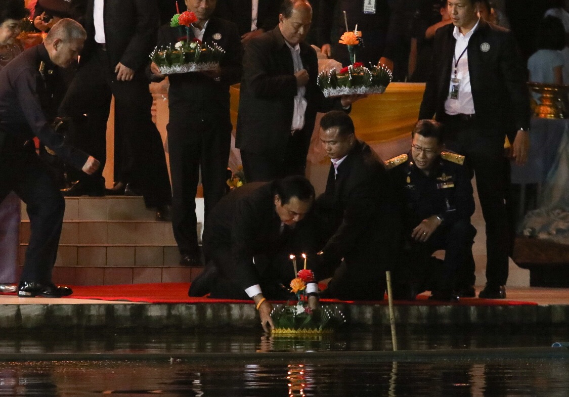 ทอ.จัดงานลอยกระทงประจำปี "บิ๊กตู่" ขอให้บ้านเมืองปลอดภัย สิ่งที่ไม่ดีจงออกไป