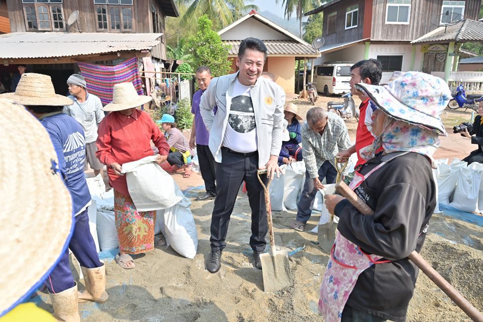 นายก อบจ.พิษณุโลก  ติดตามผลการดำเนินการ"โครงการรวมพลคนสร้างฝายชะลอน้ำ"เฉลิมพระเกียรติฯ