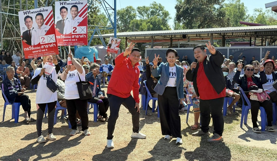 อุดรธานีคึก! "กรวีร์" แชมป์เก่าเขต 5 ควงแม่ลุยหาเสียง ชูนโยบาย "เพื่อไทย ทำได้"