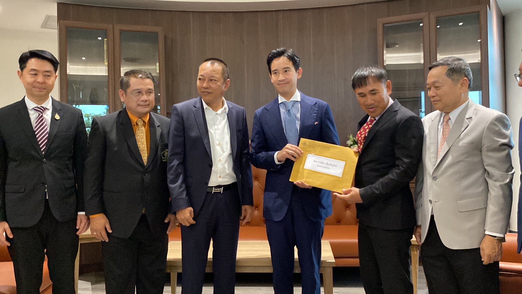 “พิธา” นำทีมก้าวไกลหารือผู้บริหารท้องถิ่น รับฟังข้อเสนอนโยบายกระจายความเจริญ