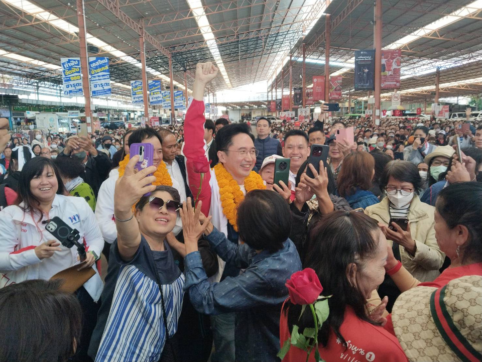 "ยศชนัน" นำทีมเพื่อไทย ลุยลำพูน ชูนโยบายเกษตร-สวัสดิการ ปราศรัยใหญ่ดึงใจชาวเหนือ
