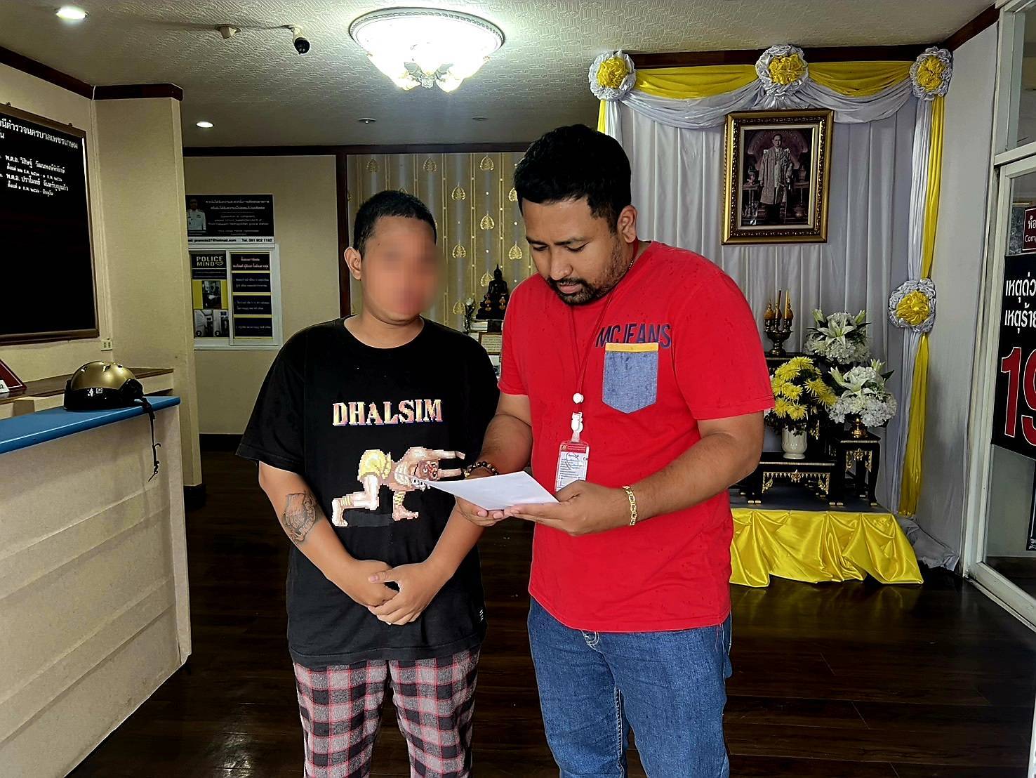 สืบเพชรเกษม รวบ"ปาร์ค กกโก"ร่วมกับเพื่อนเปิดเพจ “ธร พระบ้าน” ตุ๋นขายแหวนพระโบราณ เหยื่อโอนเงินอ้างไม่มีของ-ไม่คืนเงิน