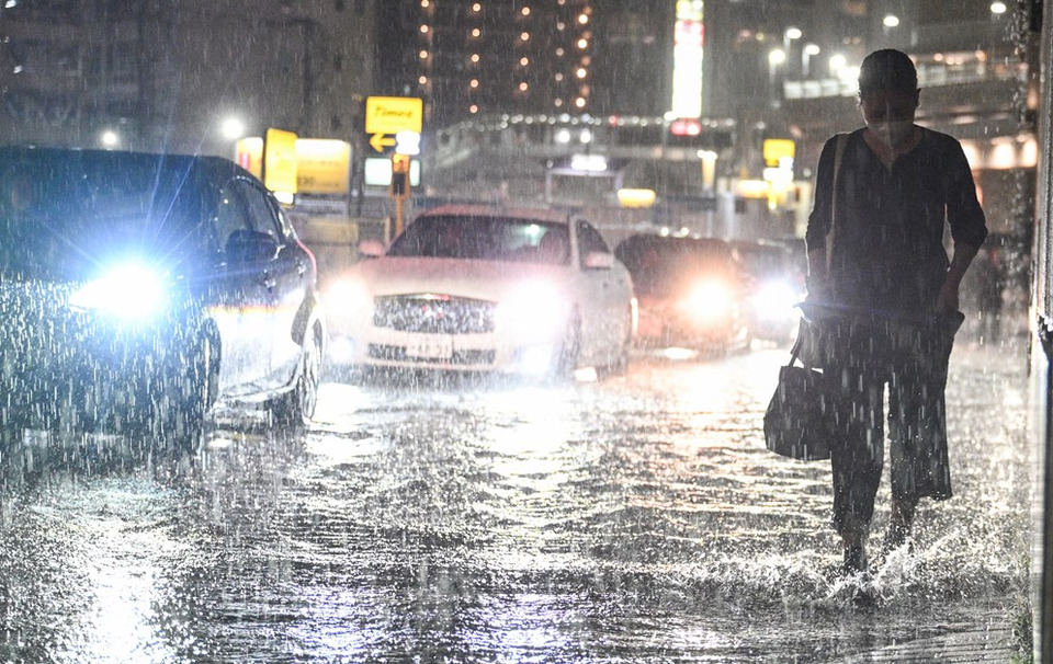 ญี่ปุ่นวิกฤตหนัก! ฝนถล่มเตือนภัยสูงสุดระดับ 5 ดินสไลด์-ไฟดับวอด "ชิบะ" โกลาหล ประชาชนทะลักรอแท็กซี่สายฝน