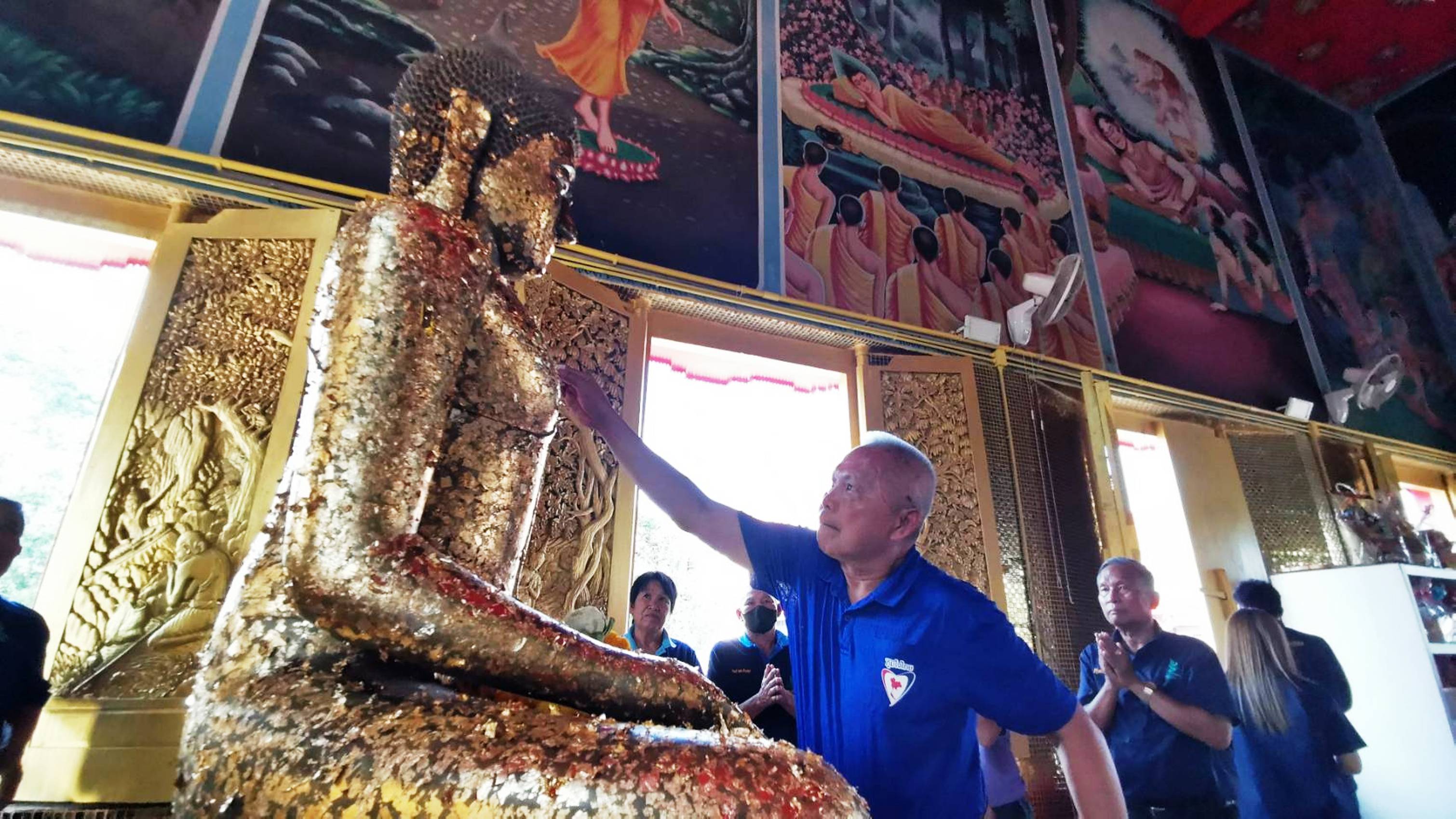 "โสภณ  ซารัมย์"ผู้สมัคร ส.ส.ภท.ไหว้ขอพร"พระเจ้าใหญ่"วัดหงษ์เสริมสิริมงคลก่อนลงพื้นที่หาเสียง