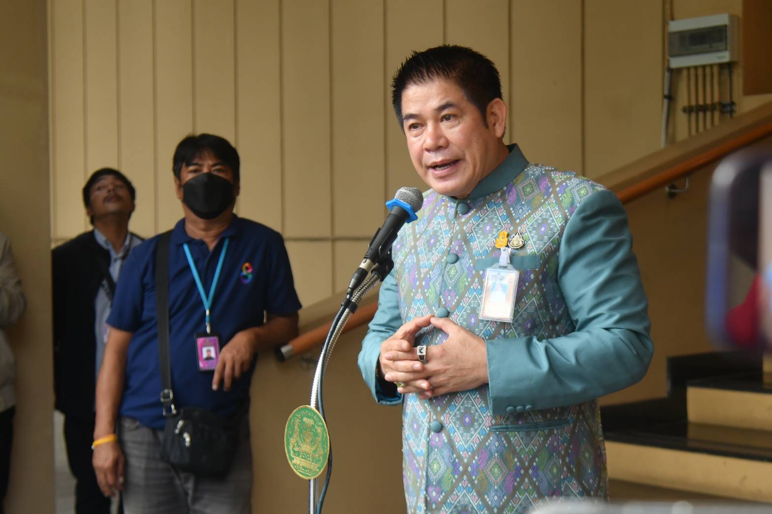 “ธรรมนัส” ปัดตอบ “บิ๊กป้อม” ลาออกสส. ยัน ยังเป็น "หัวหน้าพปชร." อยู่ เผยอยู่ในกระบวนการคัดคนนั่ง “ขรก.การเมือง-รองโฆษกรบ.”