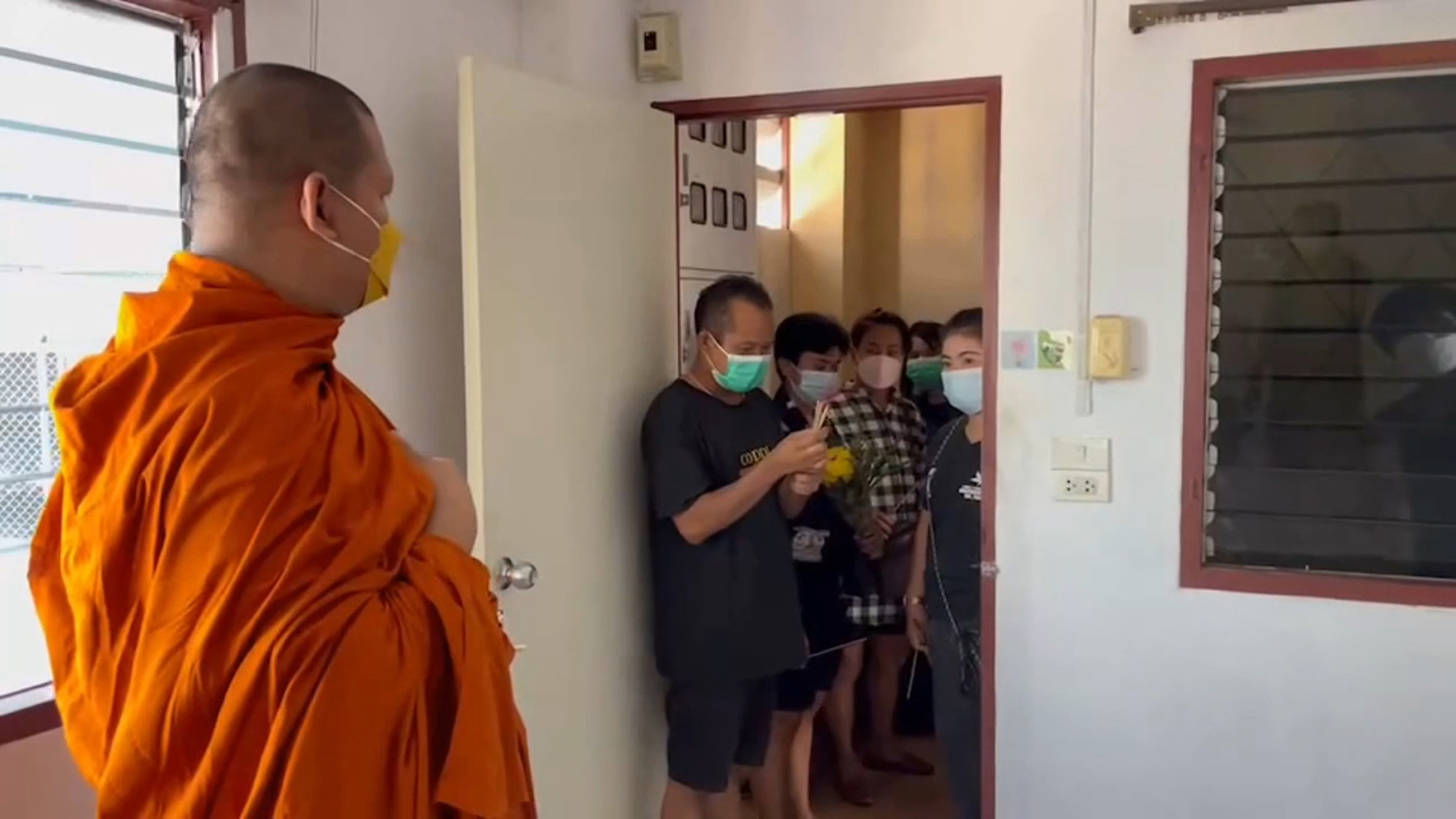 นิมนต์พระเชิญวิญญาณผัวหลังถูกแทงเสียชีวิตเหตุห้ามเมียไปเที่ยว