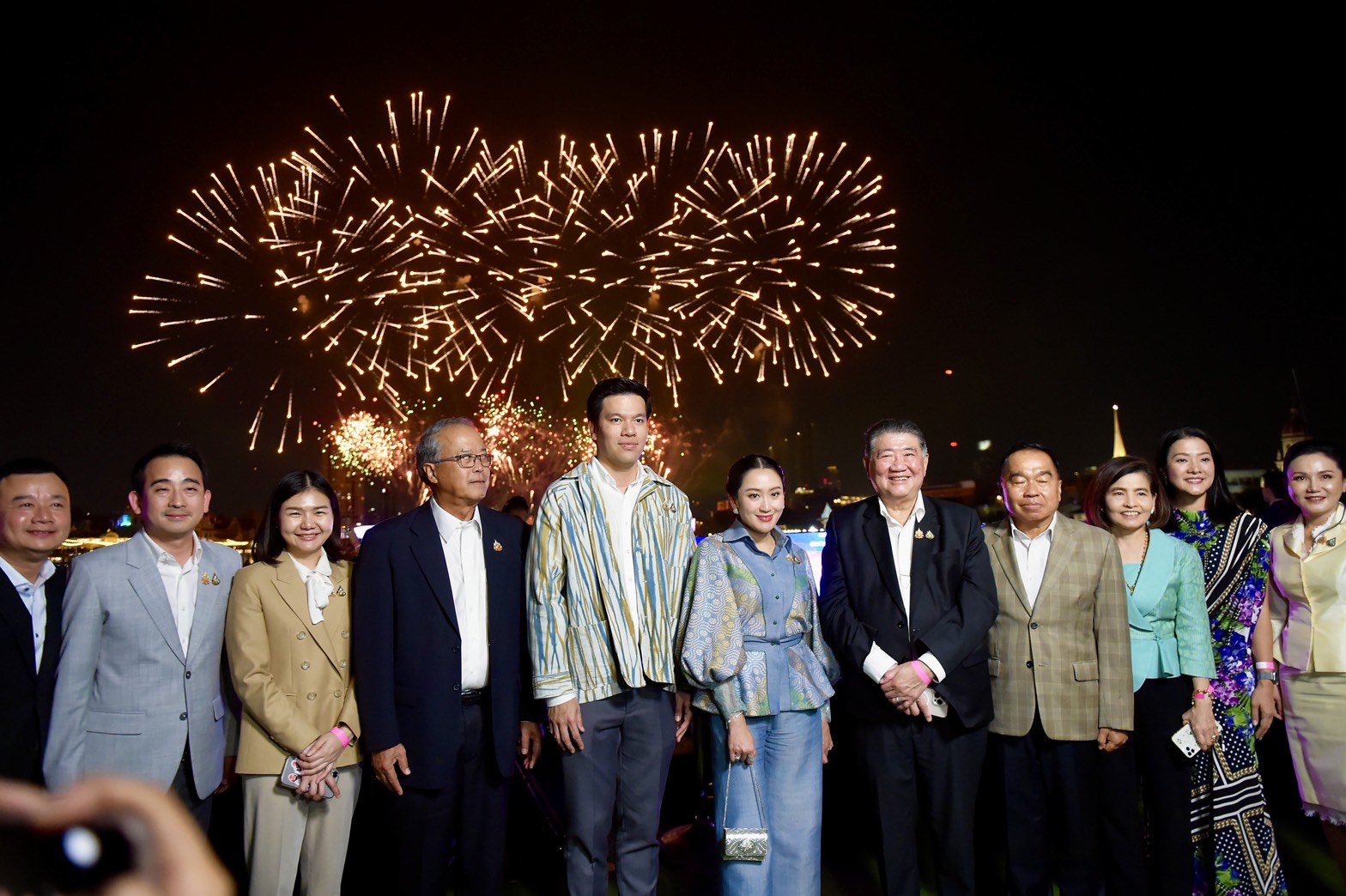 นายกฯ ควง ครม.-คู่สมรส ดูแสงสีเสียง ชวนคนไทยเที่ยว “วิจิตรเจ้าพระยา 2024” ชม ไฮไลท์การแสดงพุ “มหัศจรรย์แสงแห่งฝัน”