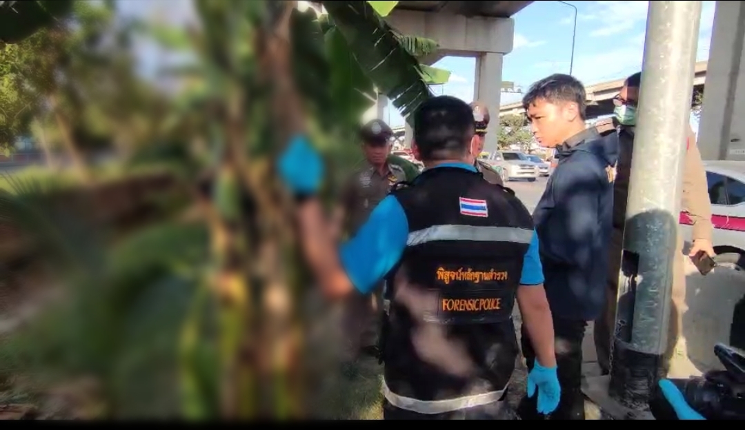 ตร.ดอนเมือง พบหนุ่มปริศนาถูกทุบหัวลากศพทิ้งข้างทาง ปิดศพด้วยใบกล้วย