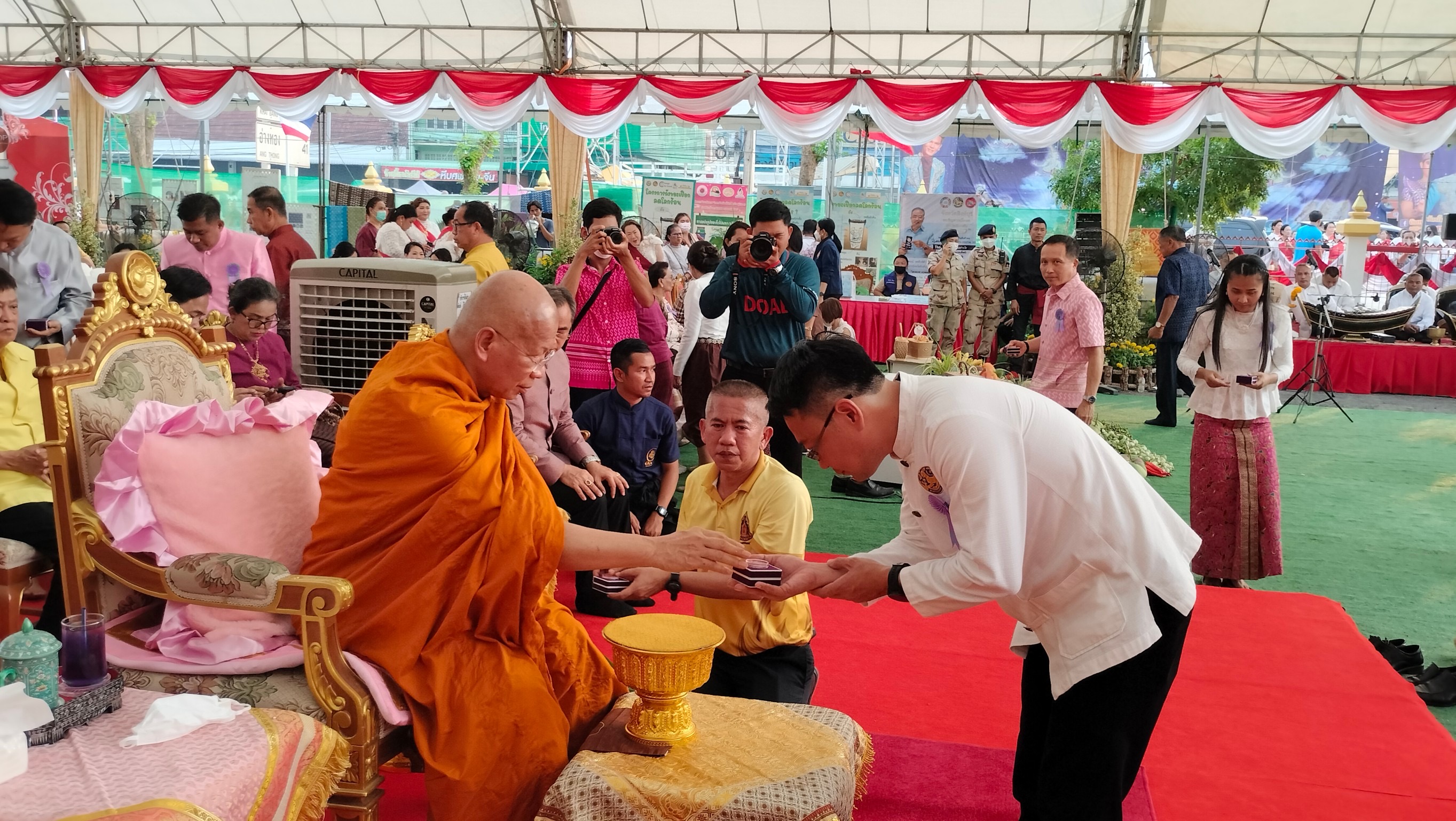 สิงห์บุรี จัดงานสมโภชศาลหลักเมืองอย่างยิ่งใหญ่ ประชาชนนับพันร่วมรำถวายเพื่อสิริมงคล