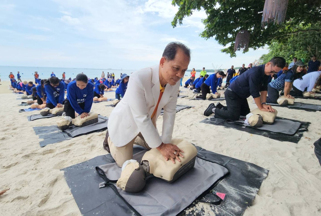 ส.ท่องเที่ยวเกาะเสม็ด จับมือ รพ.กรุงเทพระยอง อบรมสถานประกอบการฝึกช่วยชีวิตเบื้องต้น