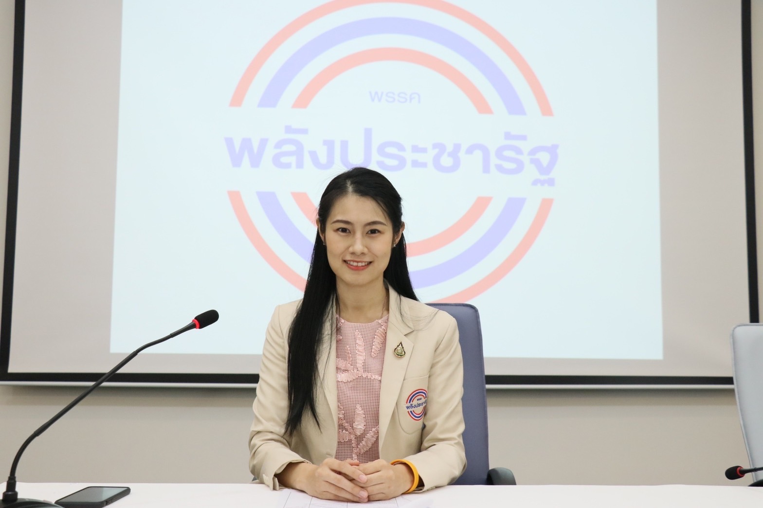 โฆษก พปชร. ชูผลงาน "บิ๊กป้อม" บ้านมั่นคง  พลิกโฉมชุมชน "คลองแสนแสบ-คลองลาดพร้าว-คลองเปรมฯ"