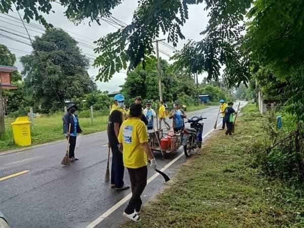  "ยโสธร"ผญบ.คอนสายพร้อมจิตอาสาพัฒนาถนนทางเข้าหมู่บ้านเราทำความดีด้วยหัวใจ