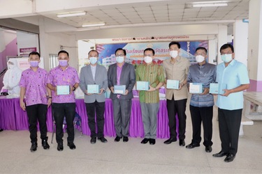 ผู้ว่าฯร้อยเอ็ด นำคณะตรวจติดตามการเปิดภาคเรียนที่ 2  โรงเรียนเทศบาลวัดสระทอง